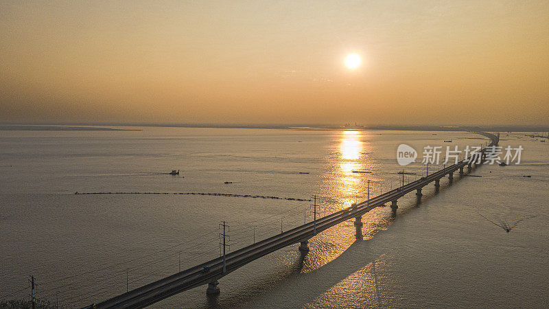 无人机视角下的Bangabandhu Jamuna多功能桥。孟加拉国的发展。孟加拉国交通大桥